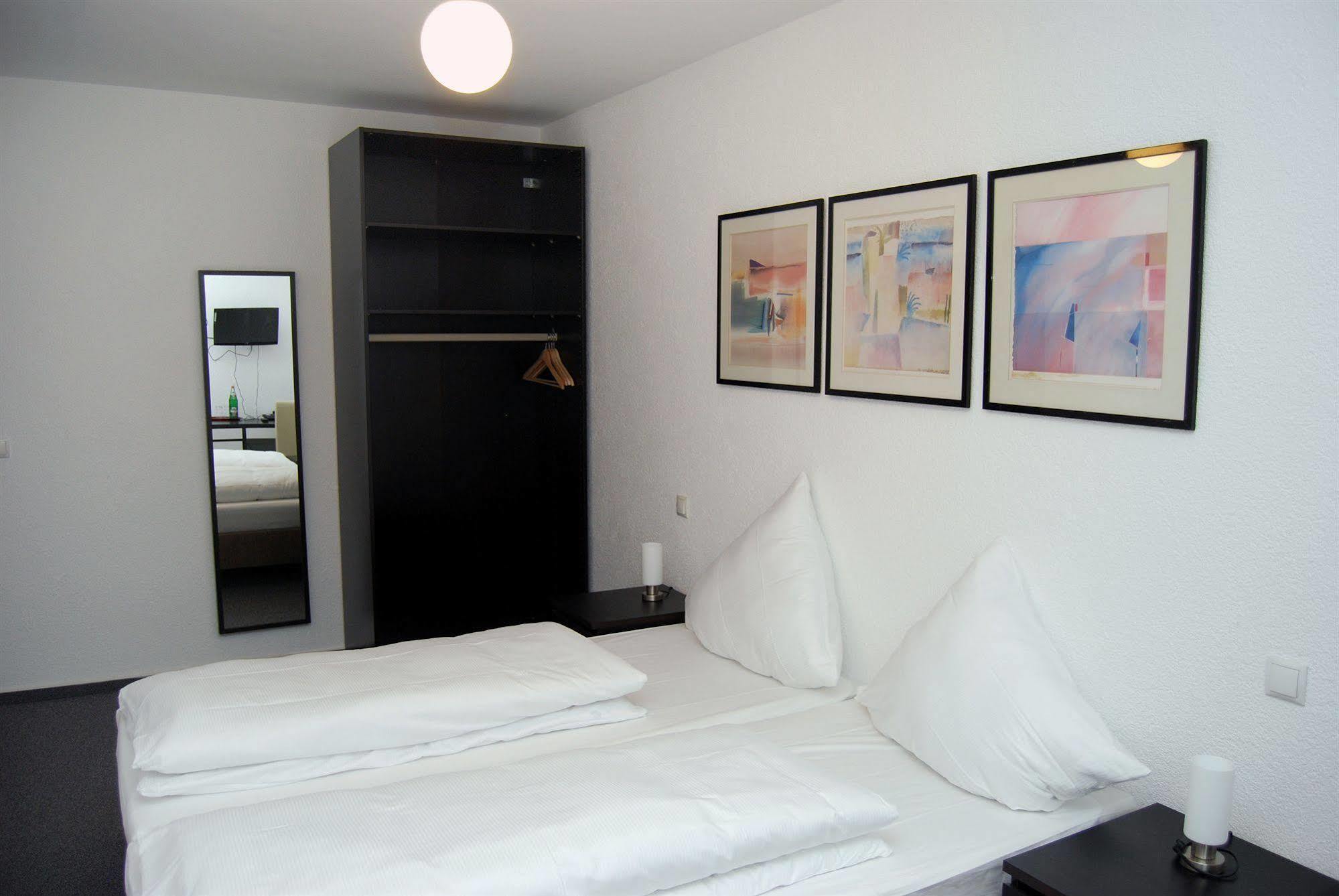 Hotel Rheinischer Hof Erkrath Esterno foto